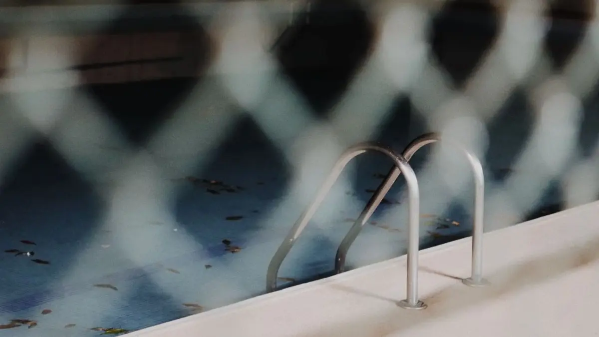 Entretien piscine sel : specificites du traitement au chlorure de sodium