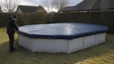 Bâche hivernage piscine octogonale : dimensions et modèles disponibles